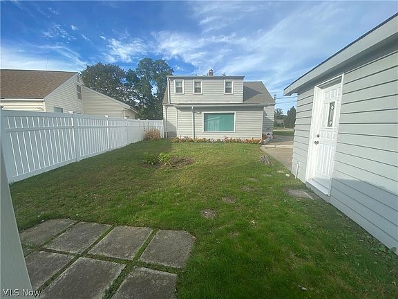 5th image of 30950 Bayridge Blvd