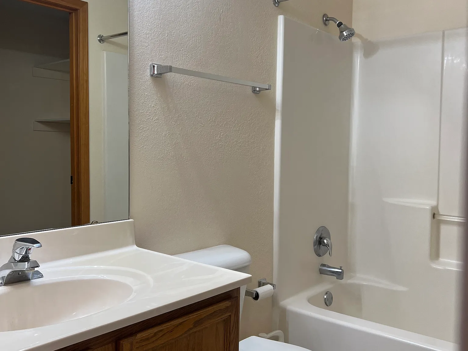 2 bed, 878 sqft, $1,200 — Photo 4