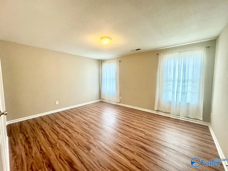 142 Vancouver Rd — Photo 8