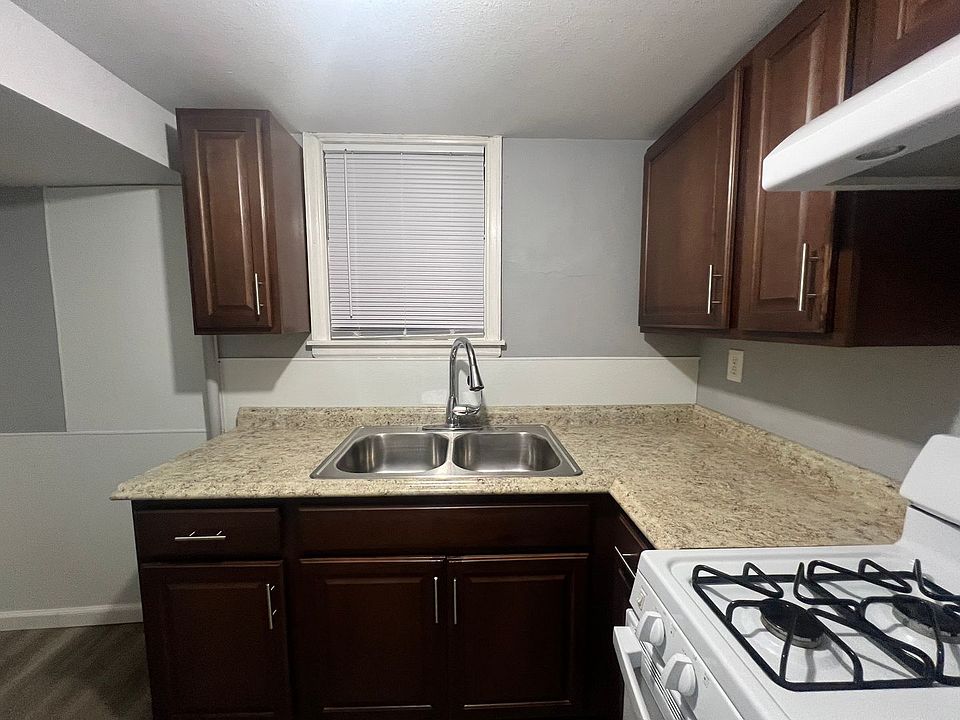 1st image of 824 Center St W #5