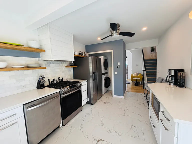 241 Townsend Ave — Photo 6