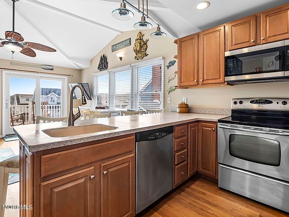 5th image of 35 W Maryland Avenue #A