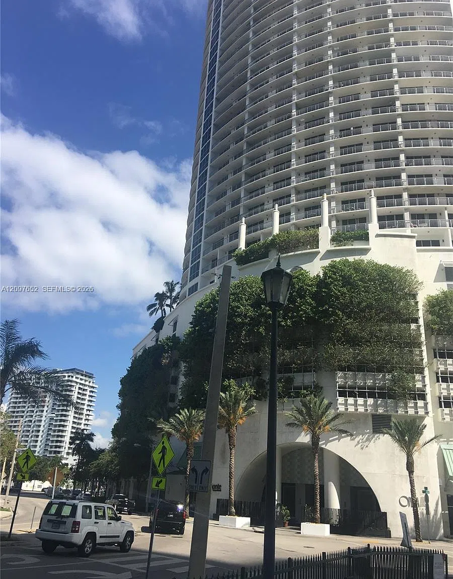 Opera Tower Condo — Photo 2