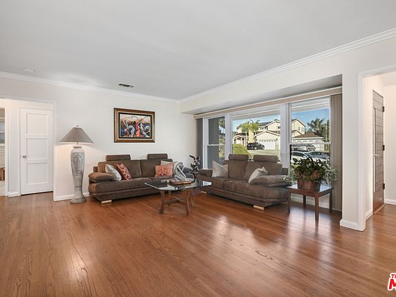 5th image of 4921 Presidio Dr