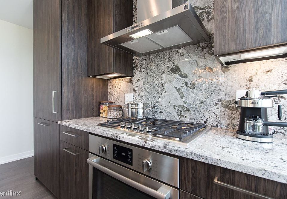 1st image of 362 W Chicago Ave