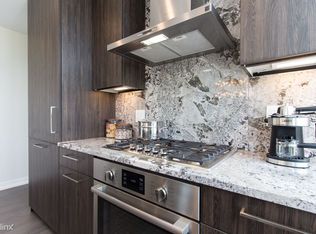 362 W Chicago Ave, Chicago, IL 60654