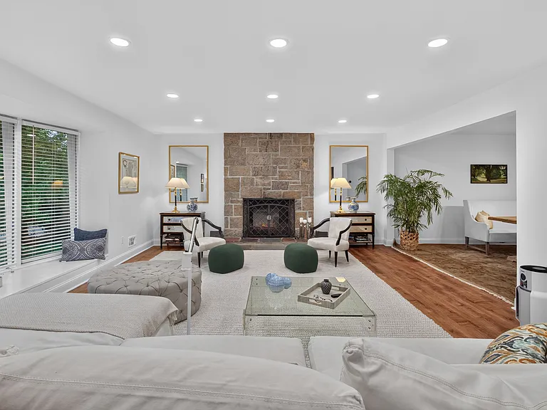 1341 Pelhamdale Ave — Photo 12