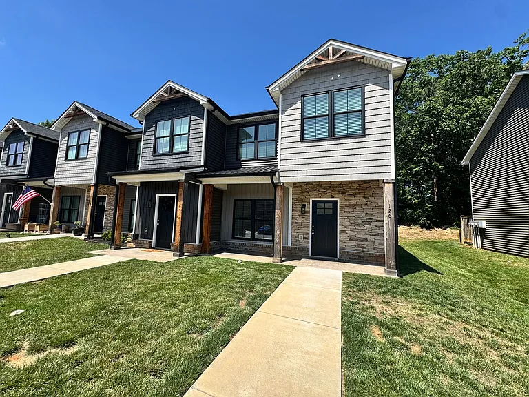 126 Sunburst Villa Dr — Photo 1