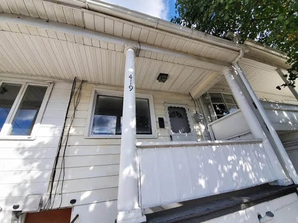 419 E Elm St
