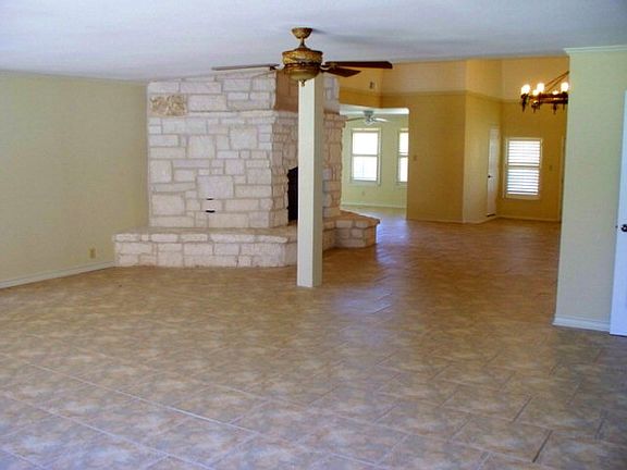5th image of 100 Deer Haven Ln
