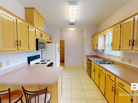 5th image of 20575 Lowry Dr