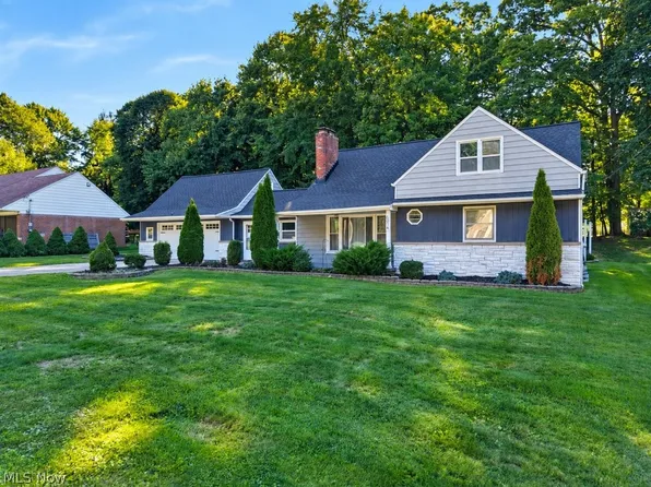6514 Bonroi Dr, Seven Hills, OH 44131
