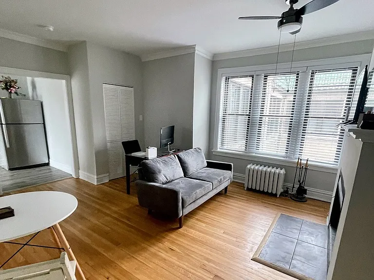 631 W Roscoe St #D3 — Photo 2