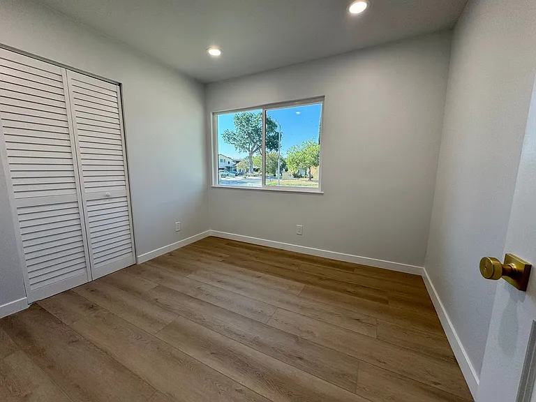 22301 Itasca St — Photo 13