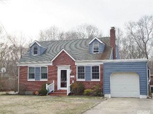 92 Donegan Ave, East Patchogue, NY 11772