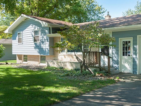 2nd image of 2242 Lynn Dr