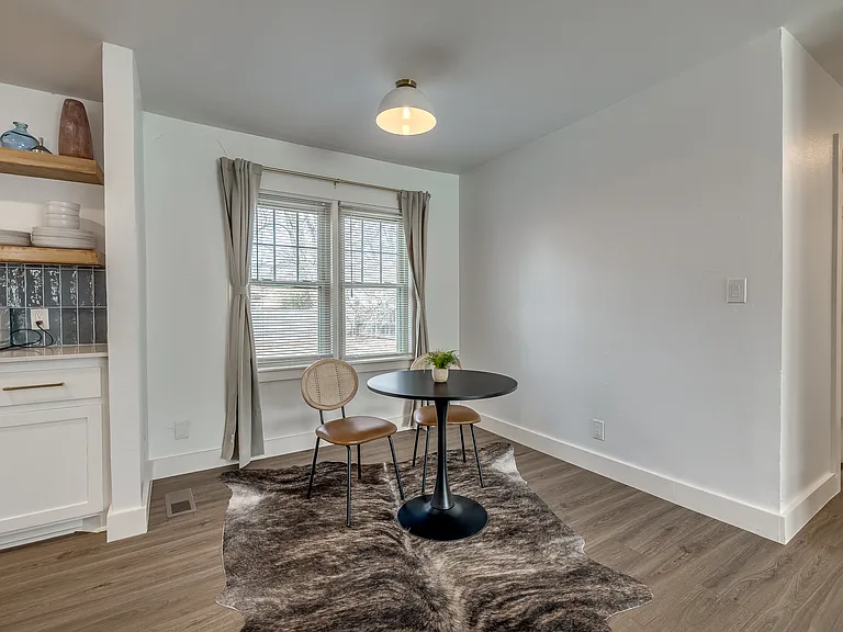 1111 W Comanche St — Photo 29