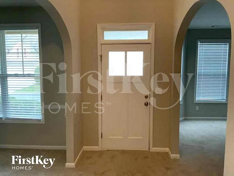 5952 Park Bend Ave — Photo 2