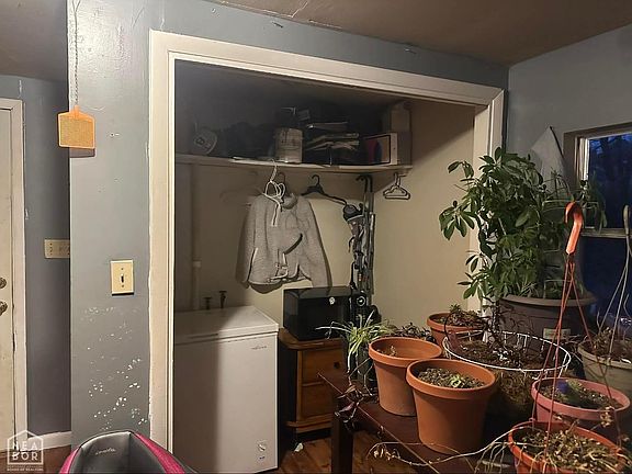 5th image of 8 Locust St