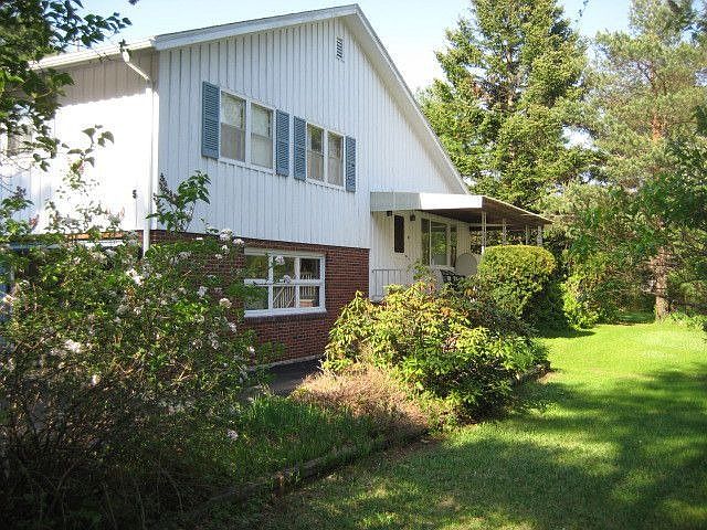 Main entrance So. side