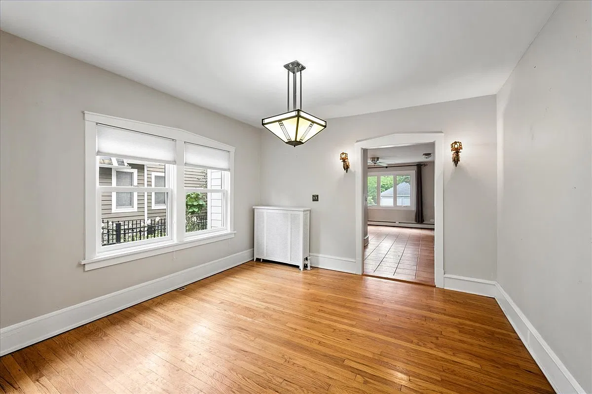 5 bed, 2.5 bath, 2628 sqft, $6,800 — Photo 4