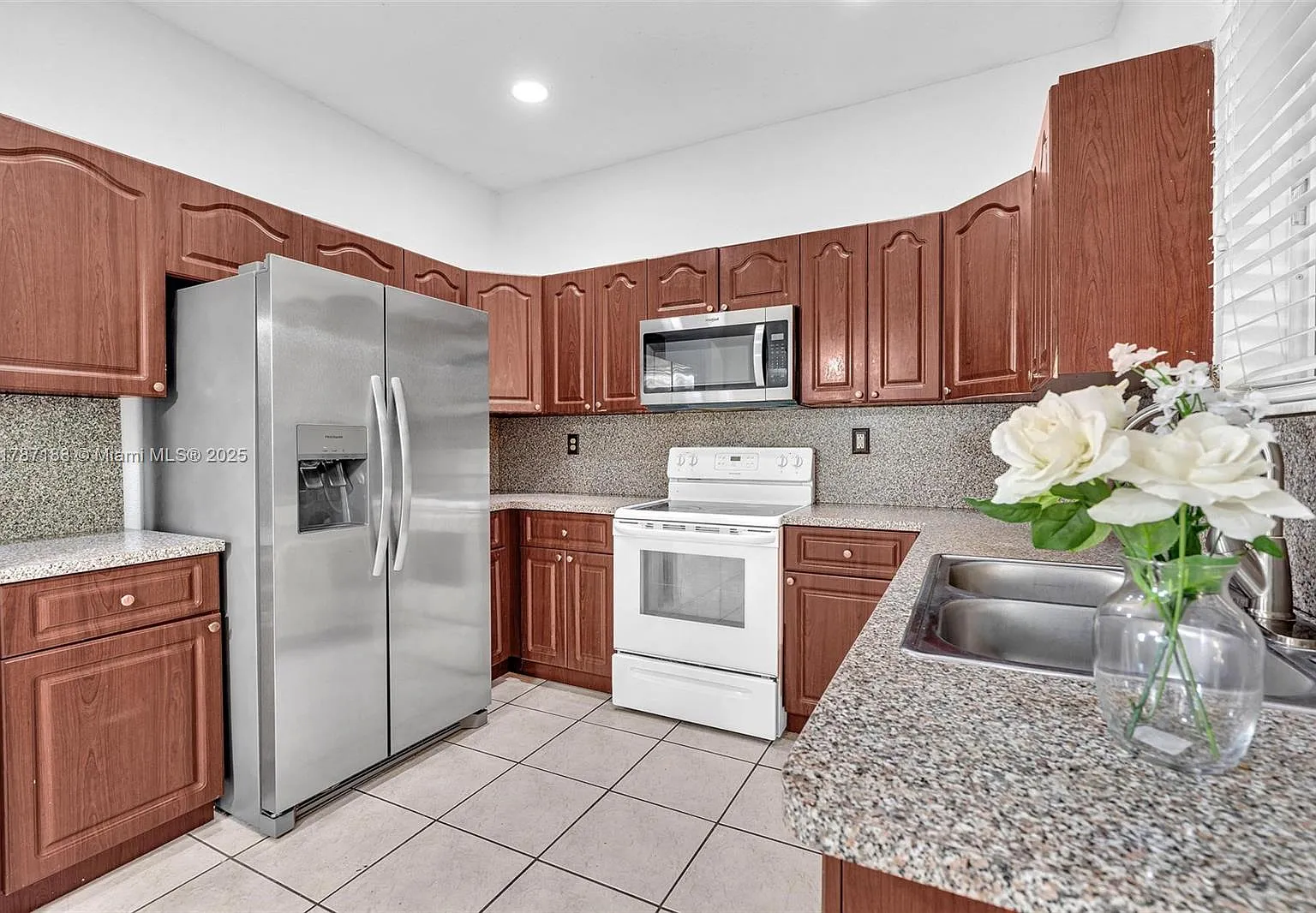 3 bed, 1378 sqft, $2,500 — Photo 3