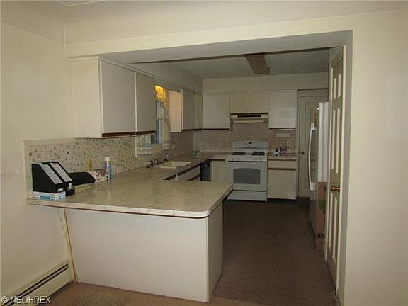 4th image of 15057 Crestwood Dr