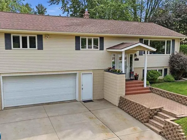 407 Mesabi Dr, Hibbing, MN 55746