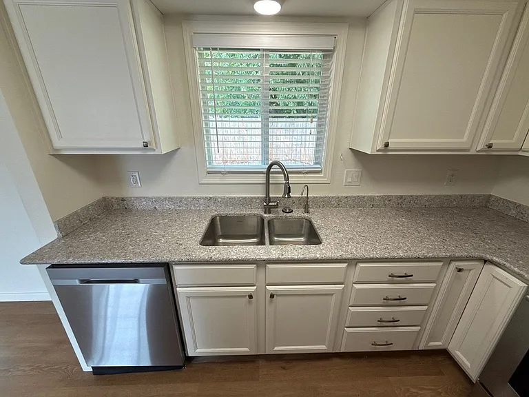 3641 Cherrylawn Ct NE — Photo 7