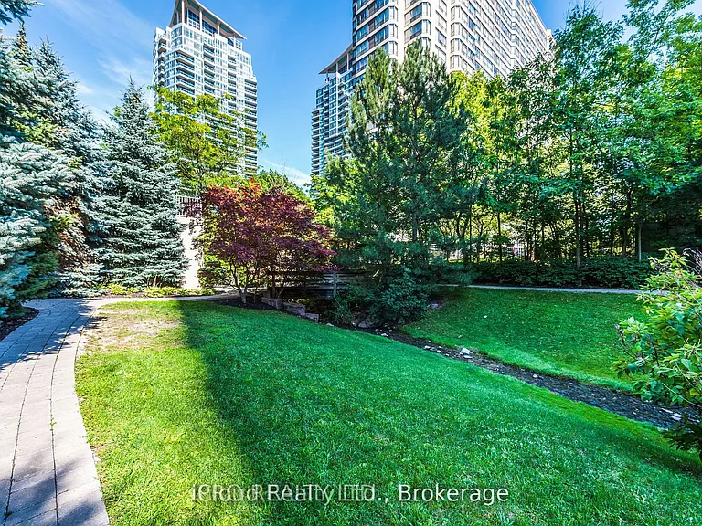 156 Enfield Pl #302 — Photo 43