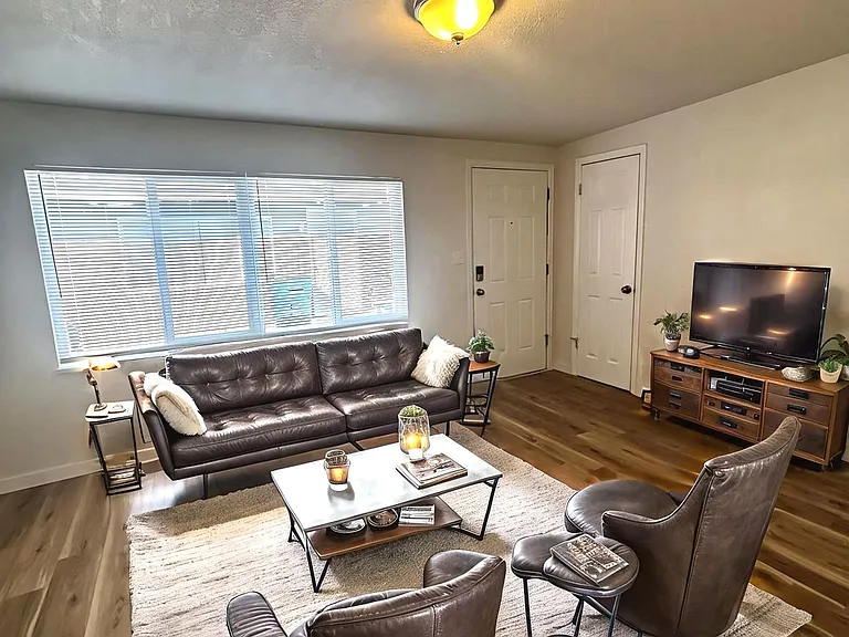 21 University Dr. — Photo 2
