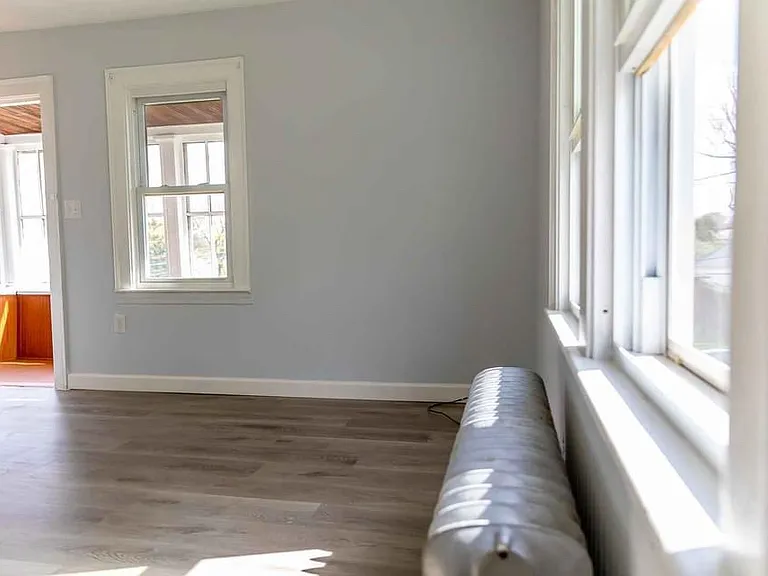 102 Thomas St — Photo 7