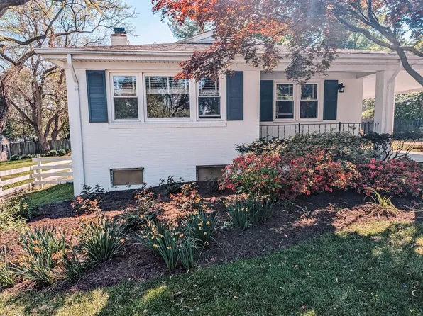 311 Edwards Ferry Rd NE, Leesburg, VA 20176