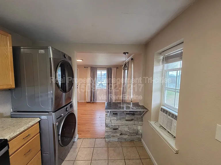 1124 E 7th Ave — Photo 8