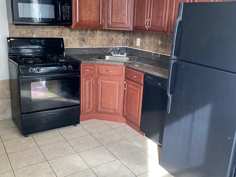 7011 Hudson Ave #7C — Photo 1