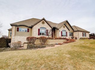 7703 S Cambridge Ct, Franklin, WI 53132