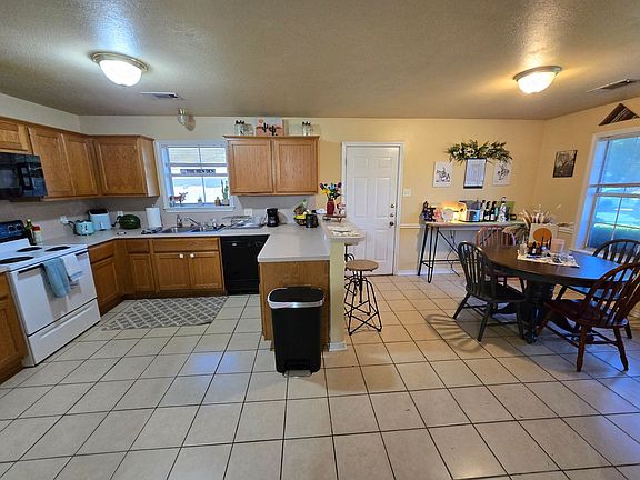4th image of 2820 Hard Rock Cir