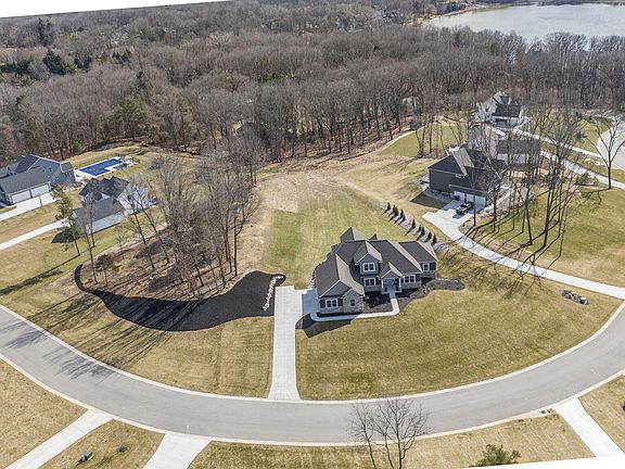 3rd image of 5841 Mountain Top Dr