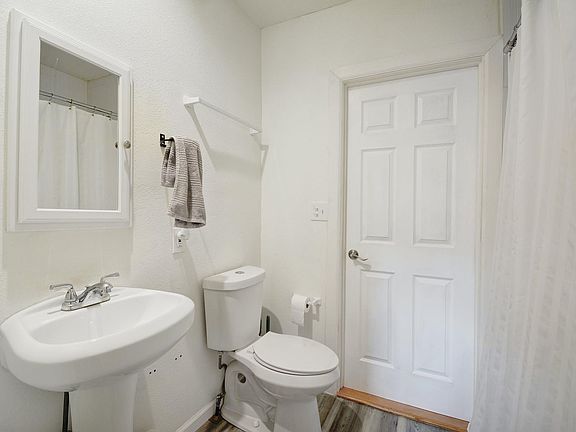 3rd image of 209 E Live Oak St #A