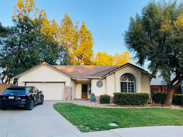 20 Flagstone Ct — Photo 1