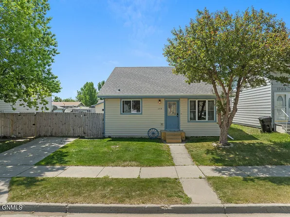 1719 29th St W, Williston, ND 58801