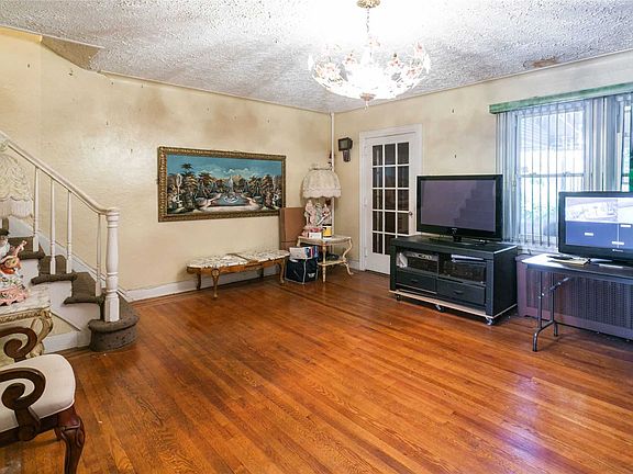 3rd image of 116-32 217th St