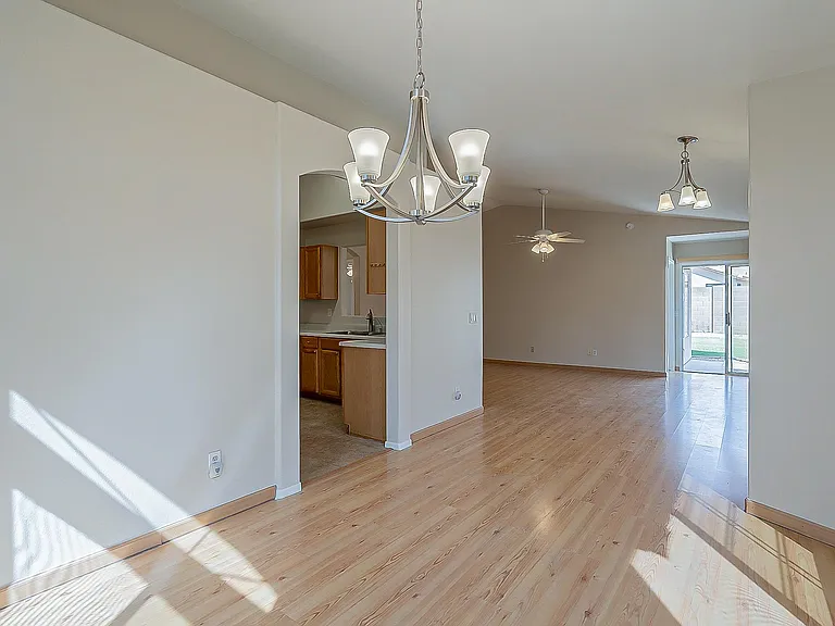 718 W Baylor Ln — Photo 11