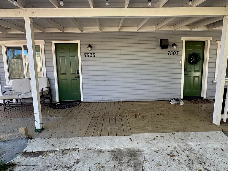 7505 Mount Vernon St — Photo 3