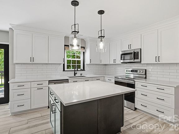 3rd image of 9918 Ridgemore Dr