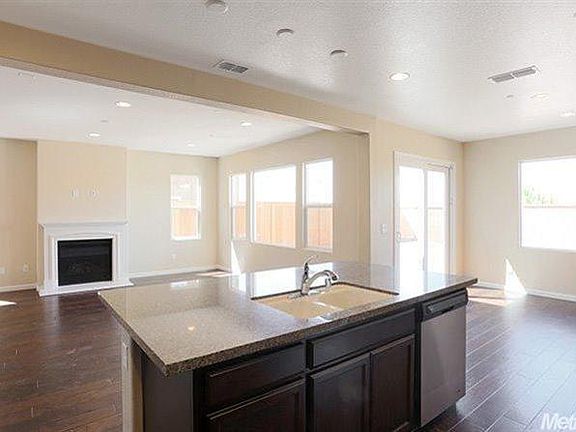 3rd image of 872 Calico Dr