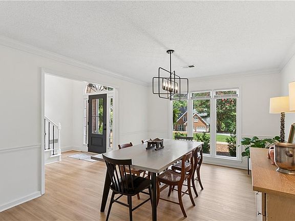 5th image of 1441 Livingston Dr SW
