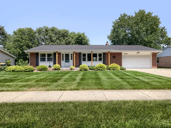 1434 Maple Ln, Elgin, IL 60123