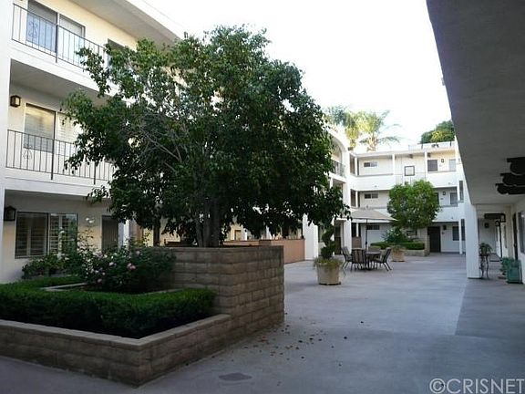2nd image of 12801 Moorpark St Unit 114