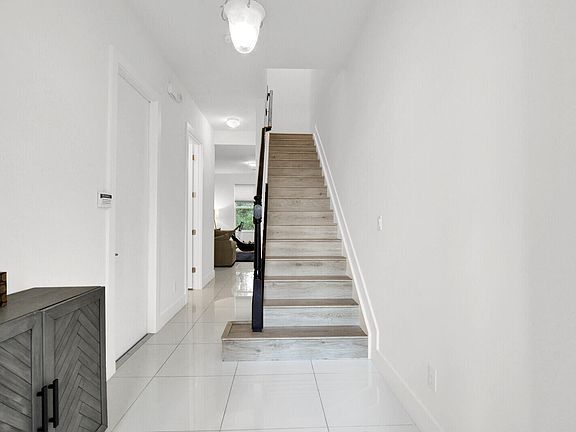 4th image of 7113 Kensington Court